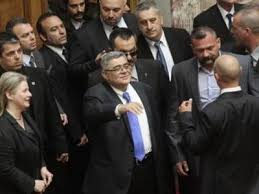 Η πρώτη φάση διεξάγεται στη ναζαρέ της πορτογαλίας. H Xrysh Aygh Diorise Anergo Prwhn Boyleyth Ths Ws Ypallhlo Sth Boylh