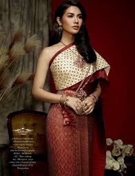 'น้ำตาล' นำทัพนางแบบเดินแบบชุดผ้าไทย คมชัดลึกออนไลน์ เผยแพร่ 09 ส.ค. Fullrichbride S Amazing Thai Red Traditional Wedding Dress Worn By The Amazingly Beautiful Namtan Thai Wedding Dress Thai Traditional Dress Traditional Outfits