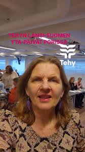 Tänään lauantaina vuosi sitten mun maailma romahti😢 Aamulla en  tiennyt,että iltapäivällä silitän kuolleen poikani hiuksia ja edellisenä  päivänä siistittyä partaa. Olen kulkenut tämän vuoden sumussa. Raastava  ikävä