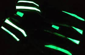This article explains the top best outdoor glow in the dark paints. 3 Best Glow In The Dark Paint For Metal In 2021 Bright Smooth Glow In Dark