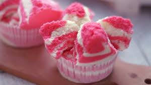 Resep bolu kukus ini mudah dipratikkan di rumah. Cara Membuat Bolu Kukus Mekar Lembut