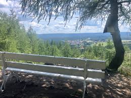 Bank tischgruppe in akazie & weiß für 7 oder 8 personen oking. Weisse Bank Am Kornberg Aussichtspunkt Tourenportal Thuringer Wald