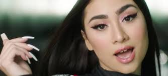 Joven se iba a grabar bailando como Paloma Mami, pero terminó registrando  el tornado en Los Ángeles