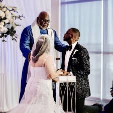 Jakes, one of the world's most revered masterminds, leverages his pioneering vision and instinct to serve others in areas extending beyond the church. T D Jakes Profound Note To His Son Drips Of Fatherly Love Guidance Bellanaija