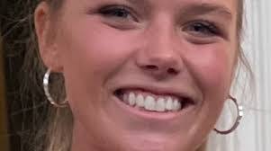 Lauren Archer's Instagram, Twitter & Facebook