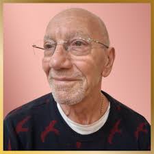 Let's start meeting the cast of “Don't Dress for Dinner” which opens 28th  of March. Julie Malcolm plays Jacqueline. Julie, originally from England's  northwest, lived in New Zealand and Cairns before settling