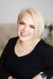 Megan Christensen's Instagram, Twitter & Facebook