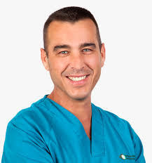 Dr. Ernesto Alonso Juárez, especialista en Oftalmología.