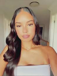 Lily Bain's Instagram, Twitter & Facebook