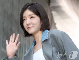 정인선, 사랑스러운 손 인사 : 네이트 연예