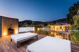 Pamela anderson is renting her sweet malibu beach house. Pamela Anderson Wants 14 9 Million For Malibu Beach House Mansion Global