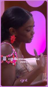 Caiu um cisco no meu olho… 🥹 Erika Januza emocionou todo mundo na estreia  da nova temporada do #SaiaJusta! Em seu primeiro programa como  apresentadora, ela deu um depoimento sincero sobre sua ...