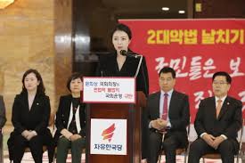 꽉 끼는 바지 안돼 여성 의원 내쫓은 탄자니아 국회 역풍. ë°°í˜„ì§„ ë³´ìˆ˜ë‹¹ æ–°ê³µì£¼ ë ê¹Œ í™©êµì•ˆ ëŒ€í'œ ëŒ€ë³€ì¸ ë‚˜ì„œ í•œê²½ë‹·ì»´