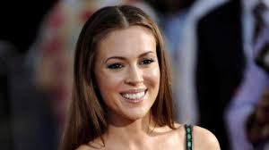 Alyssa milano and her uncle were involved in a car accident in los angeles after he suffered a medical incident behind the wheel. Alyssa Milano Wird 48 Zauberhafte Hexe Die Schonsten Bilder Des Charmed Stars News De