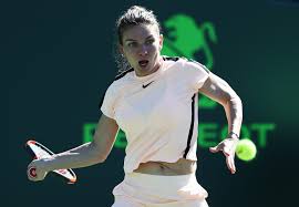 Ea a fost însoţită de antrenorul ei, darren cahill. Halep Shrugs Off Neck Problem To Beat Dodin In Miami Open Second Round