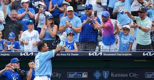 Kansas City Royals News: Salvy ties Brett
