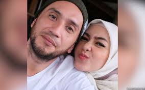 Mohon do'a terbaik buat rekan dan sahabat kita aktor garry iskak yang saat ini sedang dirawat di rs pertamina pusat karena didiagnosa terkena penyakit sirosis atau kanker hati akut, tulis akun tersebut. Cafn1nusytfstm