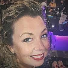 Lora Farley's Instagram, Twitter & Facebook