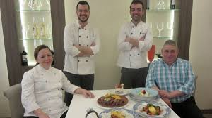 Gestionado por un equipo de profesionales de gran calidad, el restaurante casa pedro de puente genil ofrece una experiencia gastronómica excepcional desde ya más de 20 años. Sabes Cuales Son Los Restaurantes Bib Gourmand De Cordoba Gurme
