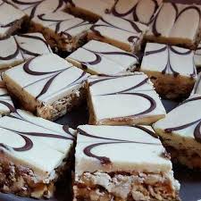 Gateaux Orientaux Zeligs Ingredients 1 Kg De Cacahuetes Grillees Au Four Et Mixees En Gros Morceaux 400g De Chocolat Blanc 400 Food Desserts Brownie