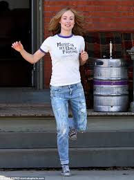 Olivia wilde (born olivia jane cockburn; Olivia Wilde Wears Feminist Af T Shirt As She Reshoots Daily Mail Online