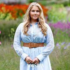 She is such a little character! 2 045 Vind Ik Leuks 105 Opmerkingen Vorsten Vorsten Nl Op Instagram Prinses Amalia Lekker Van Deze Tij Koninklijke Families Meisjes Koningin Maxima