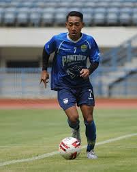 Gian zola adalah pemain sepak bola indonesia yang bermain untuk klub persib bandung di indonesia soccer championship a dan juga piala presiden 2017. Gian Zola Dan Beckham Putra Penerus Tradisi Pemain Kakak Adik Di Persib Kumparan Com