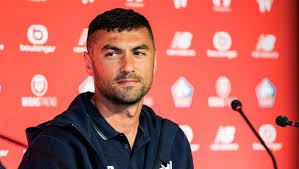 By 20, he had led antalyaspor to promotion to the turkish top flight, earning himself four senior caps and a move to istanbul giants besiktas. Burak Yilmaz In Mesut Ozil Yaniti Gundeme Oturdu