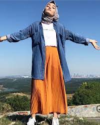 Turkuaz rengi her zaman yaz, taze ve hafif bir şeyle ilişkilidir. Turuncu Renk Nasil Kombinlenir