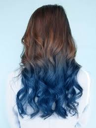 Ombre Kastanienbraun Blau Lange Haare Mit Locken Ideen Fur Auffallige Damenfrisuren Weisses Hemd Blaues Ombre Haar Haarfarben Blaue Haare