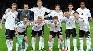 .اختار مدرب منتخب ألمانيا يوآخيم لوف 27 لاعبا بينهم أحد عشر لاعبا من أصول مهاجرة، أي ما لاعبو المنتخب الألماني من أصول مهاجرة وبينهم كثيرون فائزون بمونديال البرازيل 2014. Ù…ÙˆÙ†Ø¯ÙŠØ§Ù„ 2014 Ù…ÙŠØ±ÙƒÙ„ ØªØ£Ù…Ù„ Ø£Ù† ØªØµÙ„ Ø£Ù„Ù…Ø§Ù†ÙŠØ§ Ø¥Ù„Ù‰ Ù…Ø±Ø§Ø­Ù„ Ù…ØªÙ‚Ø¯Ù…Ø©