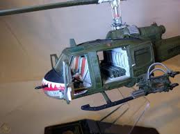 A distinguishing characteristic is the larger cargo doors. Franklin Mint Huey Bell Uh 1b Iroquois Gunship 1 48 Scale Diecast Helicopter 1923692404