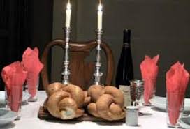 Shabbat What To Expect At A Jewish Sabbath Dinner Shabbat Dinner Jewish Sabbath Shabbat