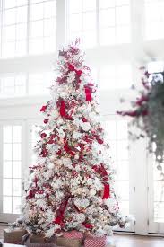 Christmas Tree Decoration Ideas That Aren T Boring Simplemost