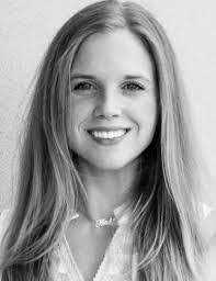 Courtney Plumb's Instagram, Twitter & Facebook