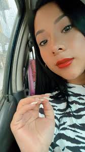 Buenos días hermosa y bella dama que tengas un lindo día así como tu lo  eres besos