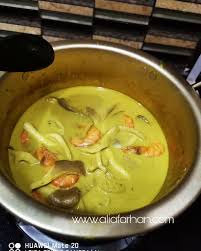 Resep hidangan ini cocok sekali bagi mereka yang tinggal diluar asia, karena sebagian besar bumbunya dalam bentuk bubuk. Resipi Masak Lemak Cendawan Bersama Udang Vanilla Freak