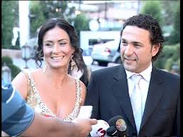 Kadıköy anadolu lisesi ve marmara üniversitesi i̇ktisat fakültesi mezunudur. Ceyda Duvenci Ve Gazeteci Esi Engin Akgun Roportaji Youtube