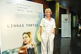 The movement was aided by other portuguese army officers who supported spínola and democratic civil and military reform. Saiba Mais Otelo Saraiva De Carvalho