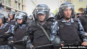 17:46 опыт предыдущих несакционированных митингов показывает, что дальше тех, кто не попал в автозаки, применив. Meriya Moskvy Otkazalas Razreshit Miting 3 Avgusta