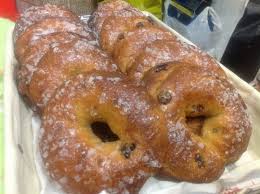 La ciambella al mosto si può trovare nei forni tipici di marino fin dall'inizio di ottobre quando inizia appunto ad esserci il mosto della recente vendemmia di settembre. Ciambelle Al Mosto Di Marino