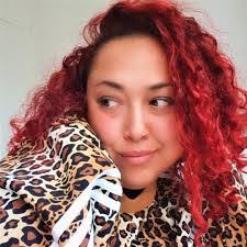 Lisa Dry's Instagram, Twitter & Facebook