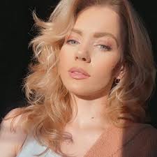 recommendations for a good newborn photographer?