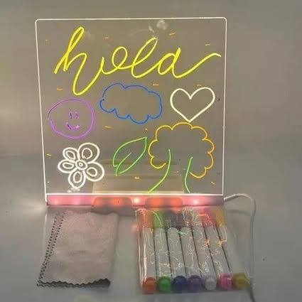 Pizarra LED Acrílica Iluminada 15x15cm + 7 Marcadores + 2 paños ¡Diversión  Creativa para Niños! Medidas(cm): 15 CM X 15 CM Materiales: PLASTICO ¡Dejá  volar la imaginación de los más chicos con