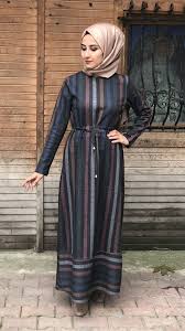 Fume Elbise Renkli Serit Vm7849 Kamil Keskin Tesettur Giyim Musluman Modasi Moda Stilleri Basortusu Modasi