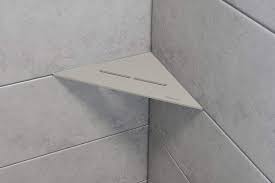 Zarif style tasarıma sahip duvar rafı, mevcut ya da döşenecek olan seramikli alanlar için pratik depolama alanı sunar. Schluter Shelf Funktion Schluter Systems