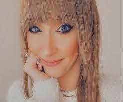 Lenna Barr's Instagram, Twitter & Facebook