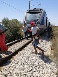 En effet, ces dernières sont prises jusqu'au dimanche 15 août 2021 pour être effectives à la rentrée ! Tunisie Images Deraillement D Une Rame Du Metro Du Sahel Tunisie