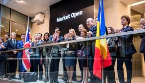 O eski kamu maliyesi bakanıydı ve 21 aralık 2020'den bu yana romanya senatosu'nun şu anki başkanıdır. Romanian Minister Of Finance Mrs Anca Dana Dragu Opens The Market And Meet Investors At The London Stock Exchange By Xavier Solano I Bello Linkedin