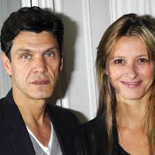 Marié depuis 1995 à la princesse sarah poniatowski lavoine, il est papa de 4 enfants. Marc Lavoine Qui Sont Les Femmes De Sa Vie Femme Actuelle Le Mag